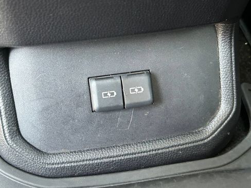 Used 2023 Toyota Highlander LE FWD image 23