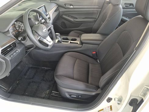 Used 2025 Nissan Altima 2.5 SV FWD image 22