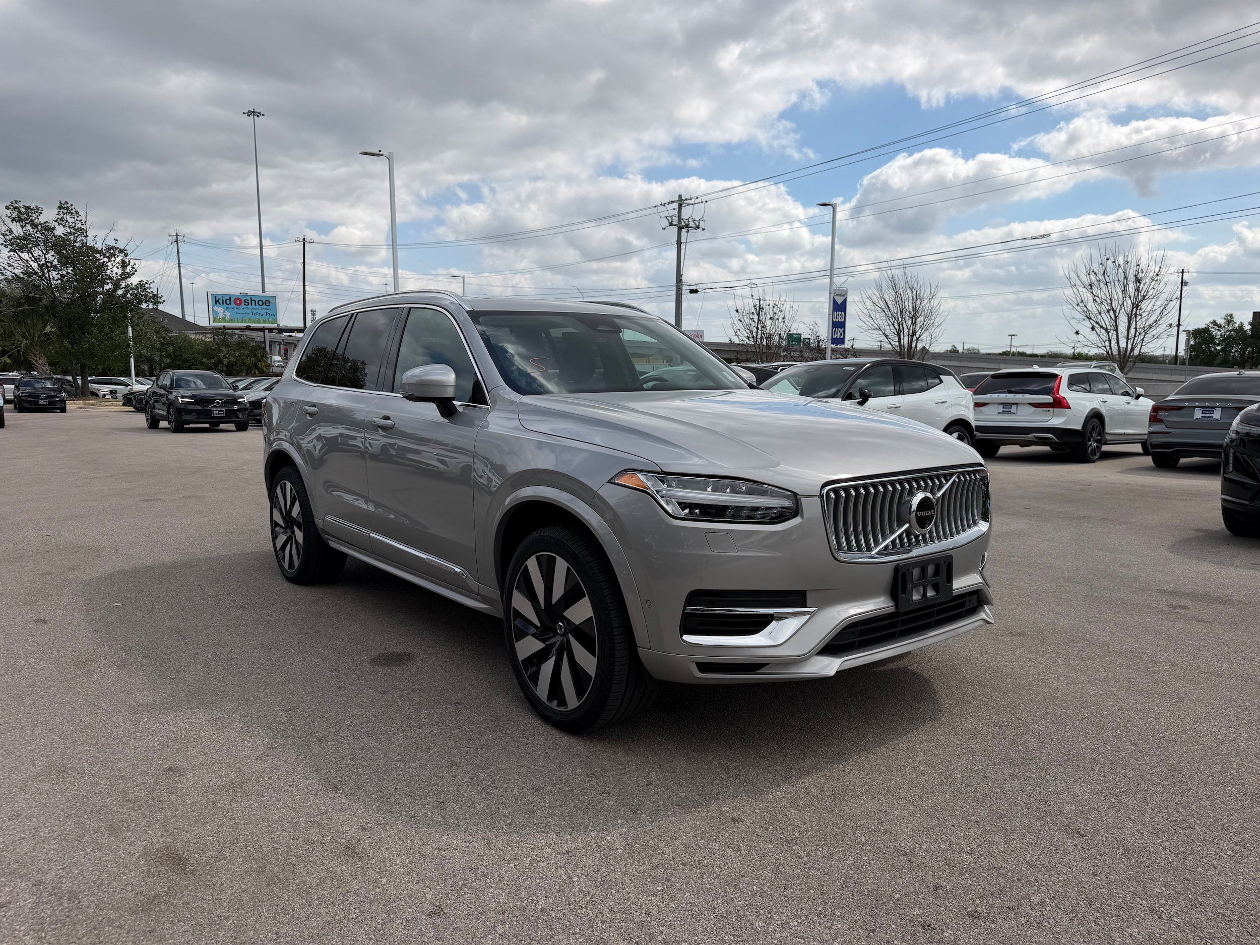 Certified 2024 Volvo XC90 T8 Plus w/ Protection Package Premier AWD/4WD image 7