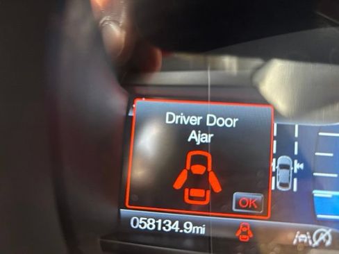 Used 2022 Ford Edge Titanium AWD/4WD image 11