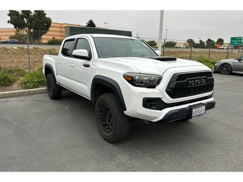 Used 2017 Toyota Tacoma TRD Pro AWD/4WD image 2