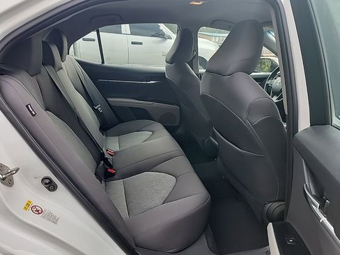 Used 2018 Toyota Camry L image 21