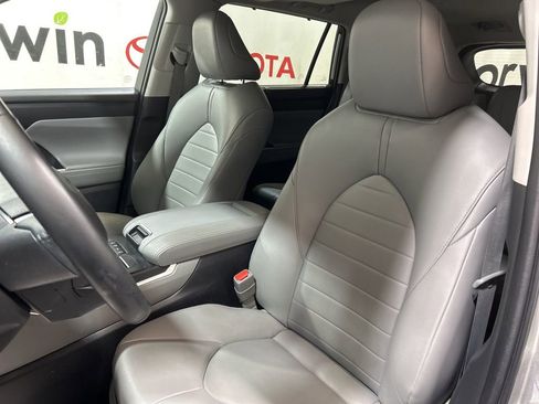 Used 2022 Toyota Highlander XLE image 31