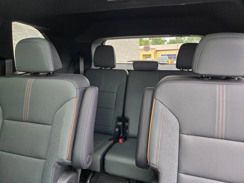 Used 2025 GMC Acadia AT4 w/ Luxury Package AWD/4WD image 39