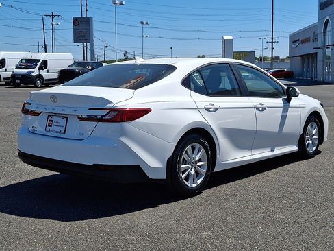 Used 2025 Toyota Camry LE w/ Convenience Package FWD image 7