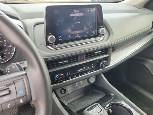 Used 2025 Nissan Rogue SV image 23