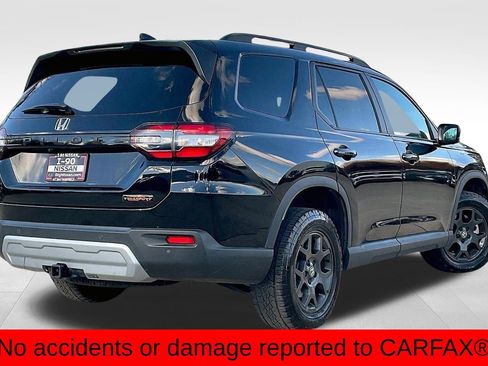 Used 2025 Honda Pilot TrailSport image 2