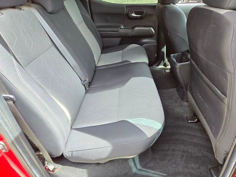 Used 2022 Toyota Tacoma TRD Off-Road image 18