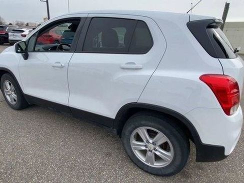 Used 2021 Chevrolet Trax LS w/ Tint and Cruise Package FWD image 9