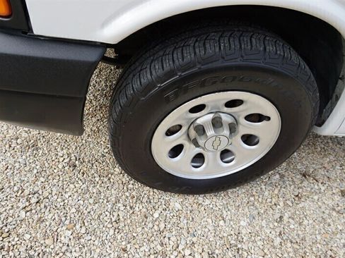 Used 2010 Chevrolet Express 1500 RWD image 28
