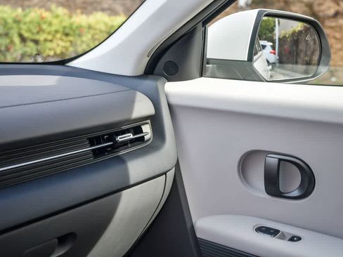 Used 2025 Hyundai Ioniq 5 SEL image 21