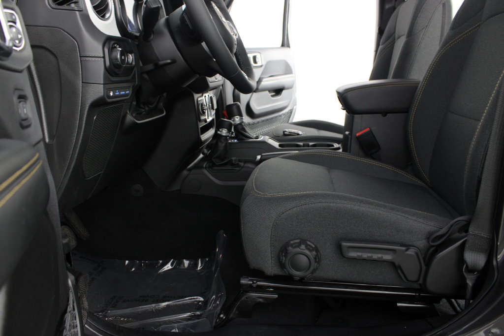 Used 2025 Jeep Wrangler Unlimited Sahara AWD/4WD image 15