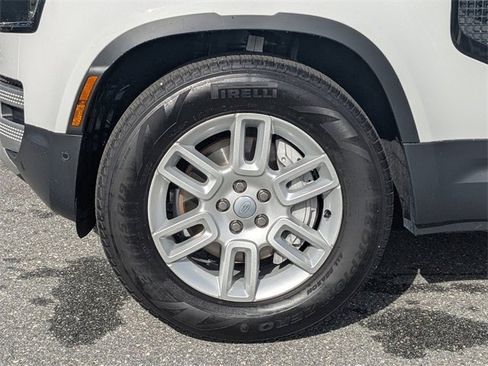 Used 2025 Land Rover Defender 90 S image 10