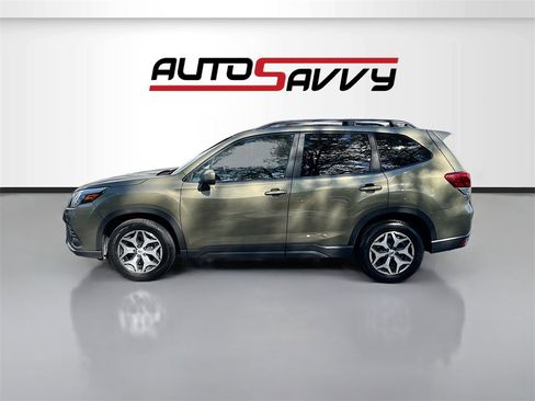 Used 2023 Subaru Forester Premium image 4
