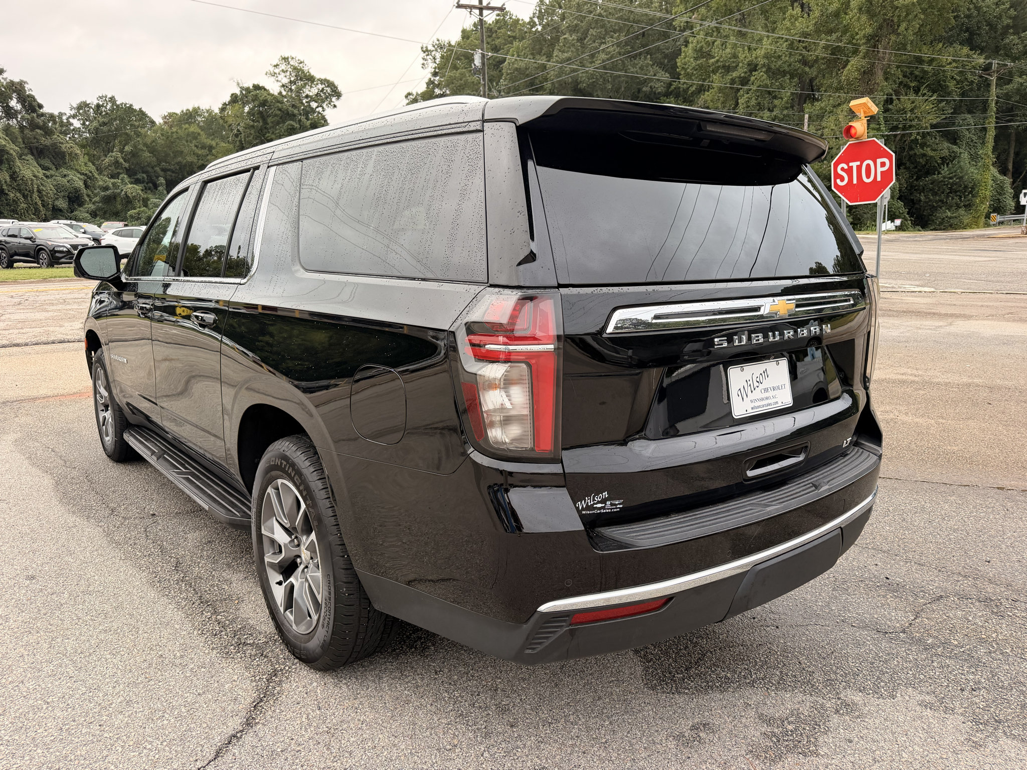 Used 2024 Chevrolet Suburban LT w/ Luxury Package AWD/4WD image 4