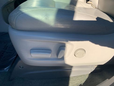 Used 2016 Toyota Sienna XLE image 12