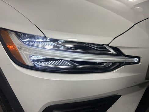 Used 2020 Volvo V60 T5 Cross Country w/ Protection Package Premier image 11