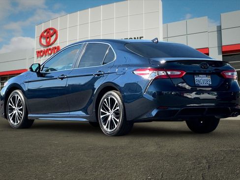 Certified 2020 Toyota Camry SE w/ Carpet Mat Package image 5