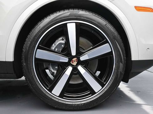 Certified 2026 Porsche Cayenne Coupe AWD/4WD image 25
