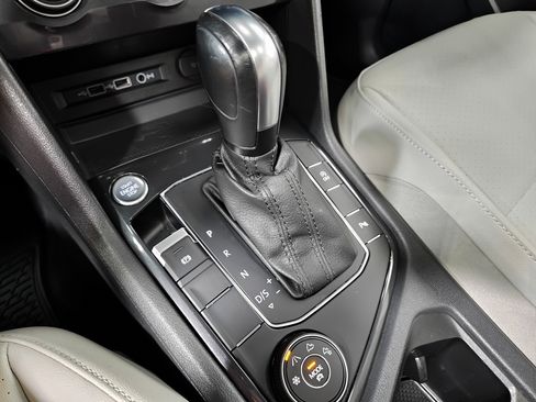Used 2020 Volkswagen Tiguan SE R-Line image 23