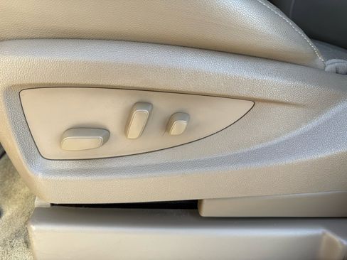 Used 2017 GMC Yukon SLT w/ Enhanced Security Package image 13