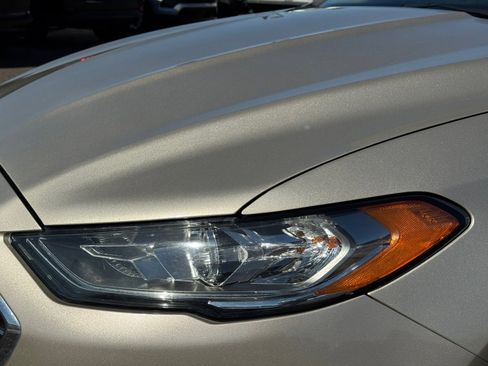 Used 2019 Ford Fusion SE image 9