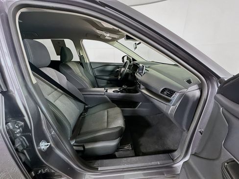 Used 2025 Nissan Rogue SV FWD image 32