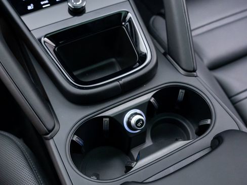 Certified 2025 Porsche Cayenne Coupe AWD/4WD image 30