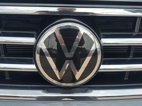 Used 2022 Volkswagen Tiguan SE AWD/4WD image 47