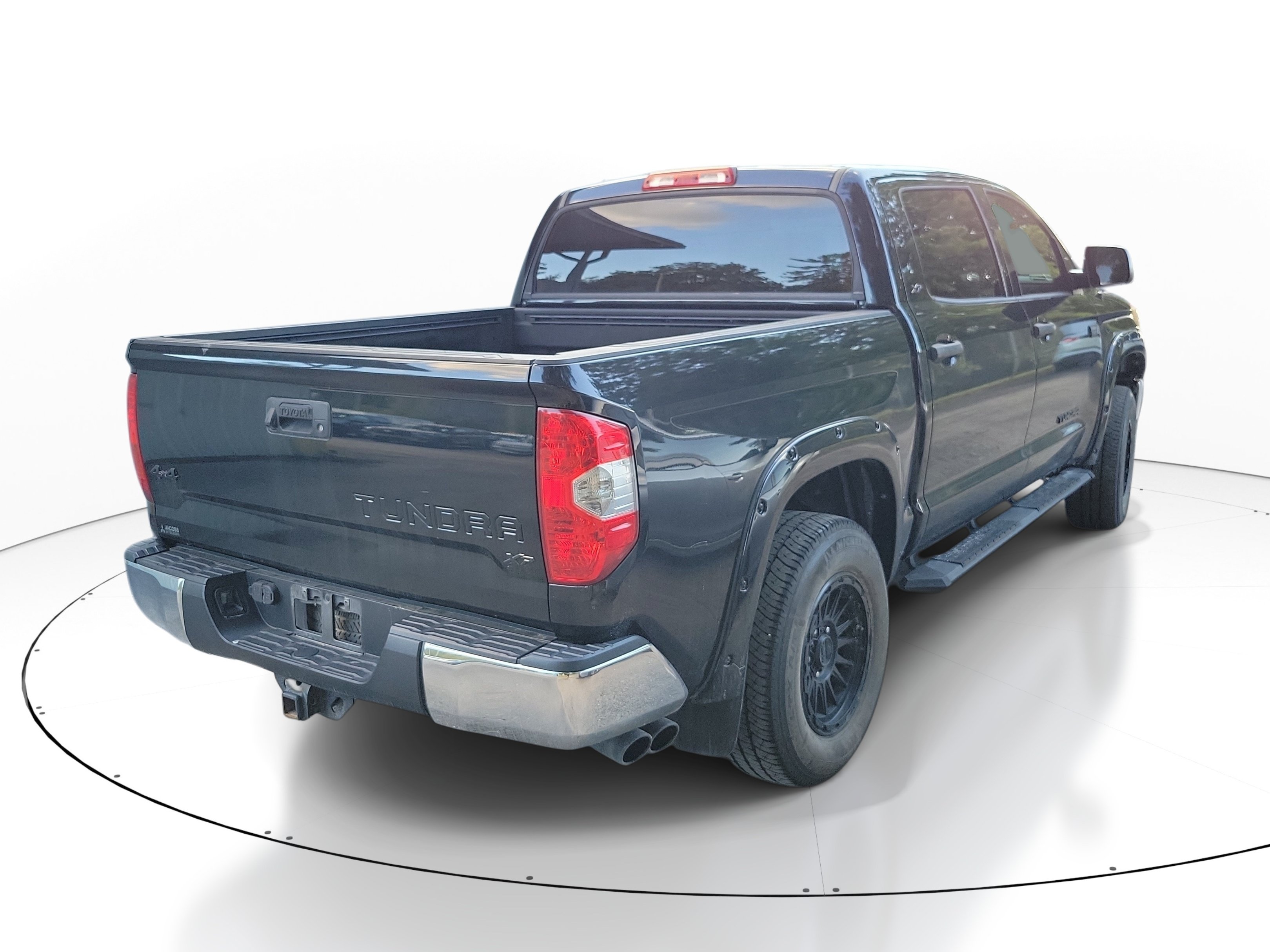 Used 2018 Toyota Tundra SR5 w/ SR5 Upgrade Package AWD/4WD image 2