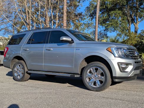 Used 2020 Ford Expedition XLT w/ Equipment Group 202A image 2