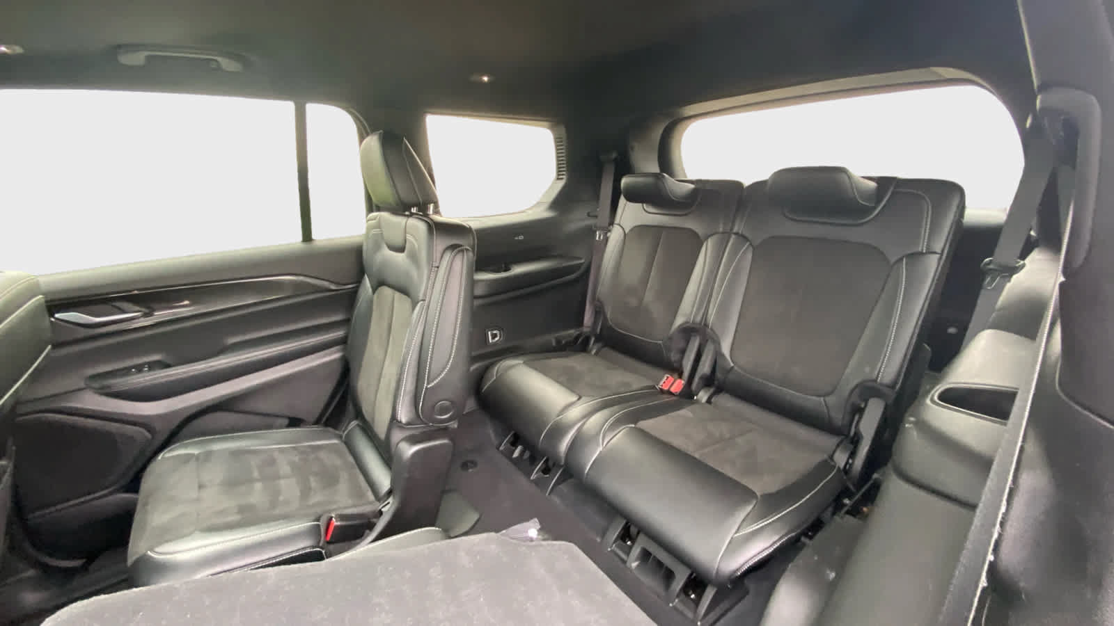 Used 2023 Jeep Grand Cherokee L Laredo AWD/4WD image 16