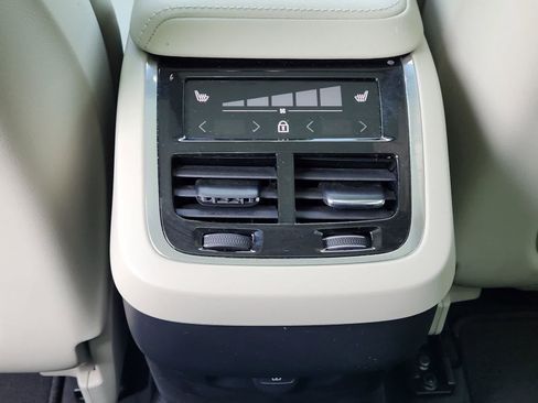 Used 2023 Volvo XC60 B5 Ultimate w/ Climate Package FWD image 30