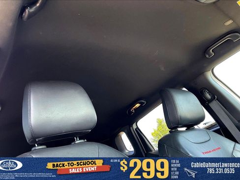 Used 2025 Jeep Compass Trailhawk AWD/4WD image 25