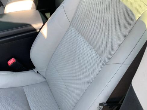 Used 2013 Lexus ES 300h w/ Luxury Pkg FWD image 11