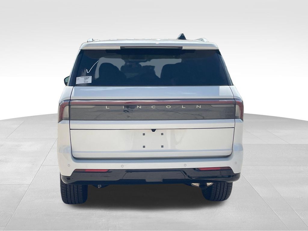 New 2027 Lincoln Navigator Premiere AWD/4WD image 4