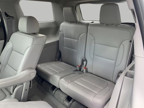Used 2023 GMC Acadia SLT w/ Preferred Package image 12