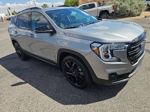 Used 2023 GMC Terrain SLT w/ Tech Package FWD image 7