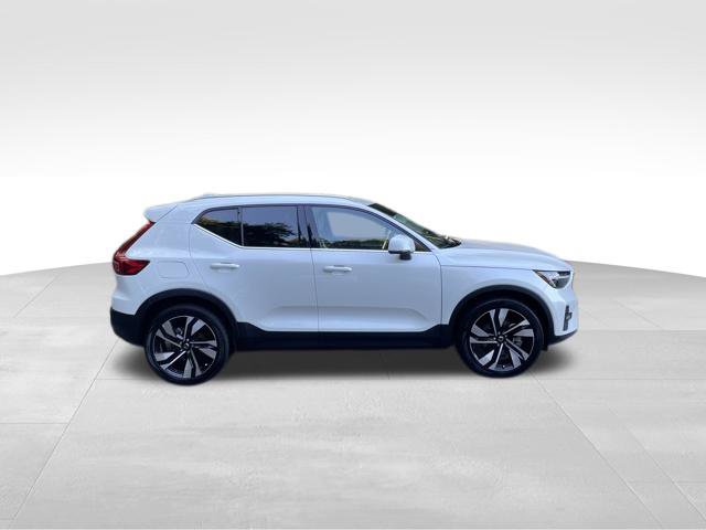 Used 2023 Volvo XC40 B5 Plus w/ Protection Package Premier AWD/4WD image 9