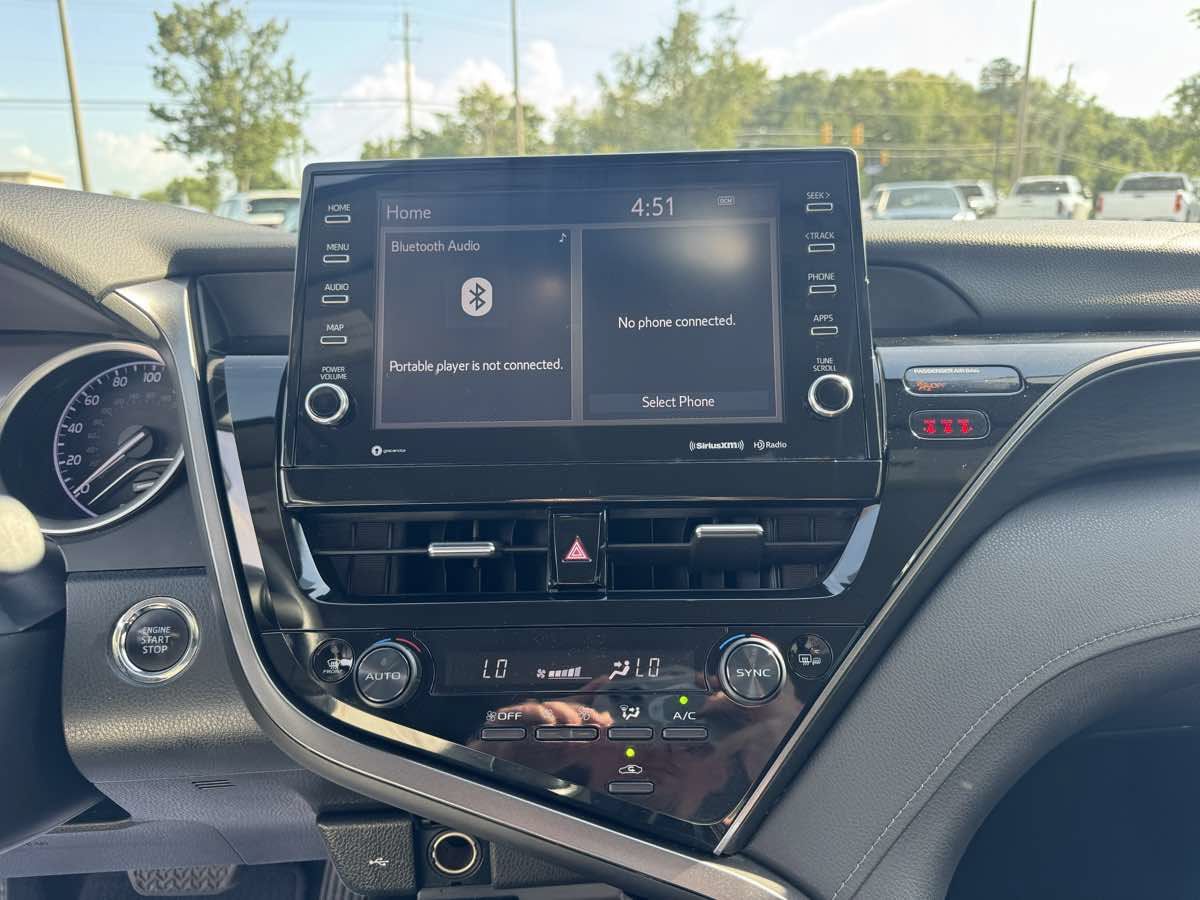 Used 2022 Toyota Camry XLE FWD image 22