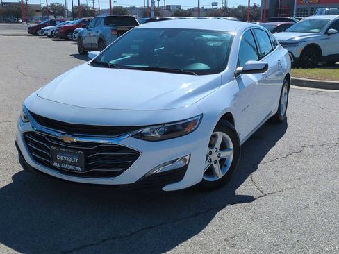 Used 2024 Chevrolet Malibu LT image 1