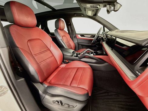 Certified 2024 Porsche Cayenne AWD/4WD image 29