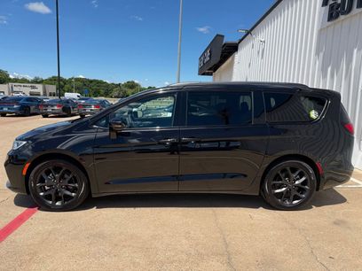 Used 2025 Chrysler Pacifica Limited