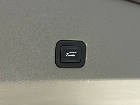 Used 2022 Cadillac XT6 Premium Luxury w/ Technology Package image 45