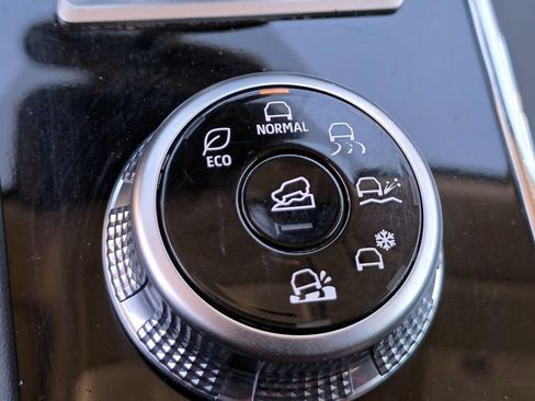 Used 2023 Mitsubishi Outlander SE image 16