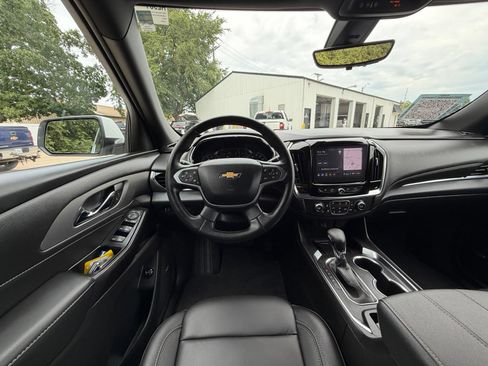 Used 2023 Chevrolet Traverse LT w/ LT Premium Package AWD/4WD image 2