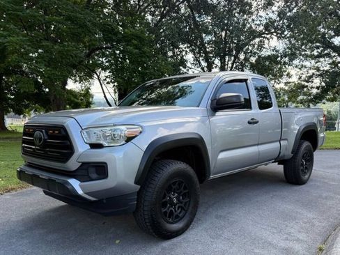 Used 2019 Toyota Tacoma SR w/ SX Package RWD image 5