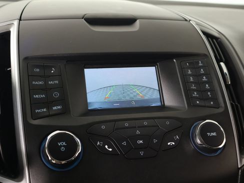 Used 2018 Ford Edge SE FWD image 6