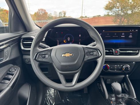 Used 2025 Chevrolet TrailBlazer LT image 29