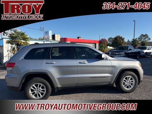 Used 2018 Jeep Grand Cherokee Laredo image 3